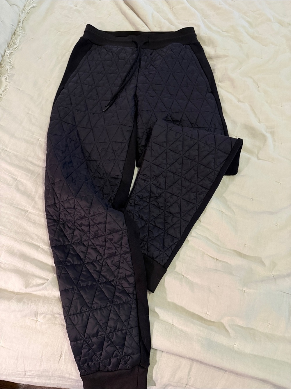 Athleta women’s quilted jogger Pants - Black